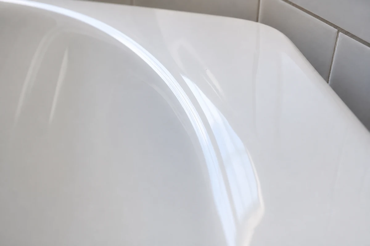 Glass-smooth white reglazed bathtub finish close-up in an Oakland bathroom